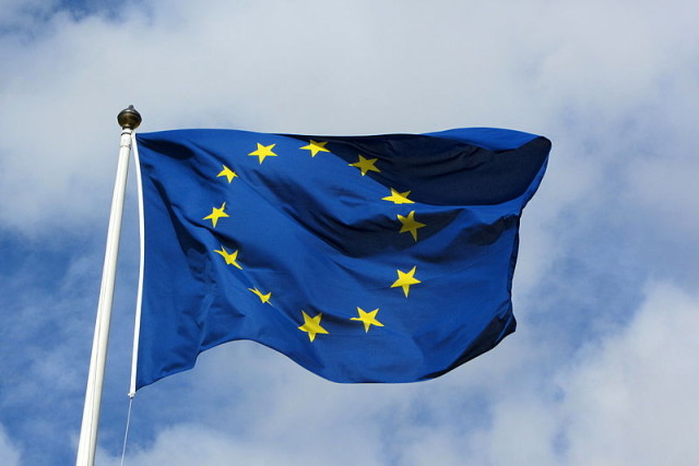 Flaga-Unii-Europejskiej.-Źródłowikimedia.org_
