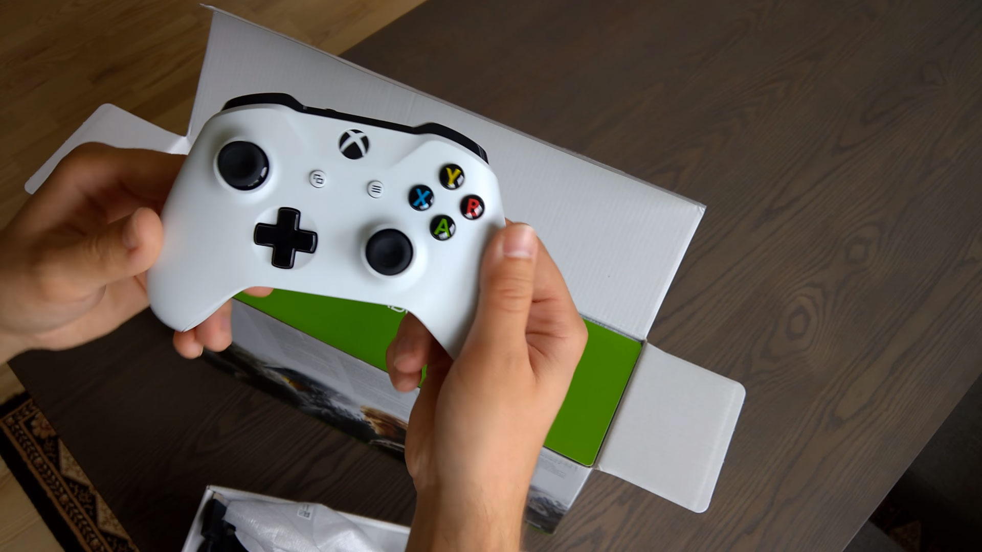 Xbox One S – pierwszy unboxing i duży update po włączeniu konsoli