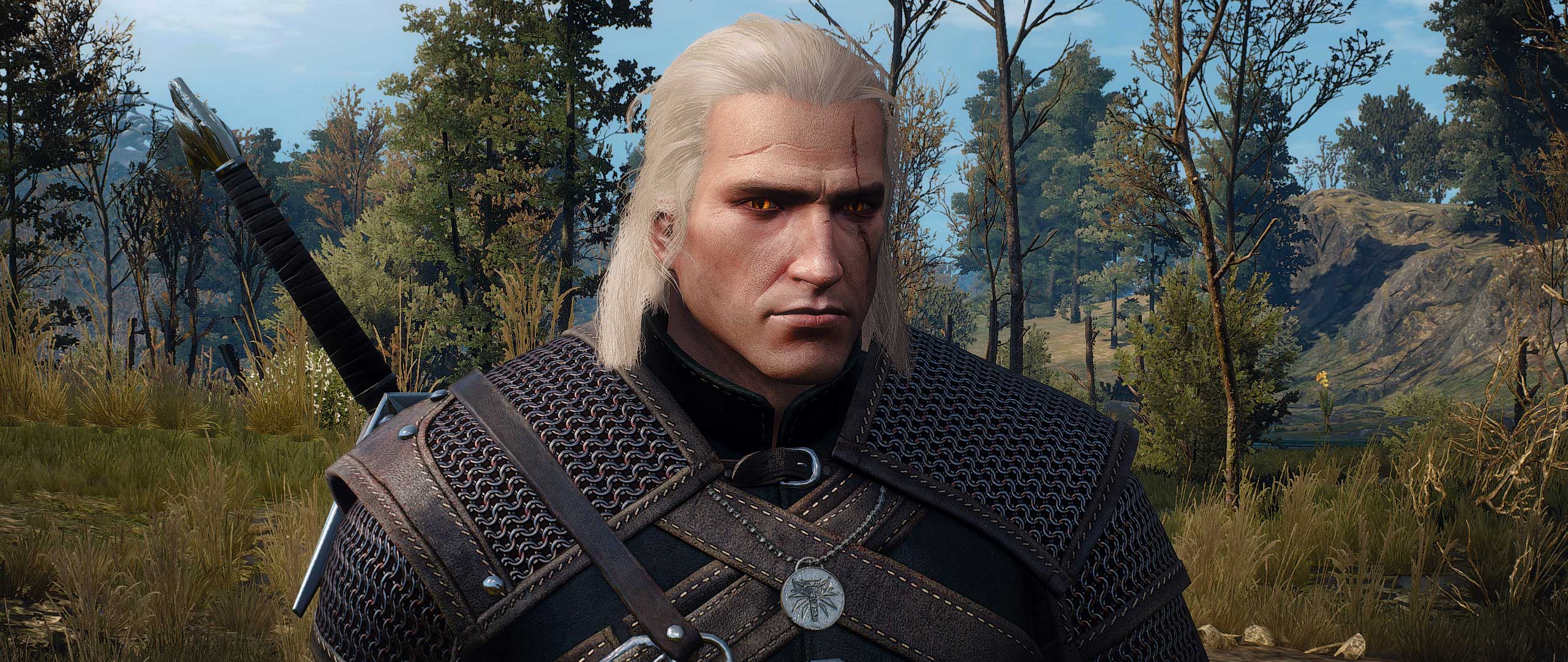 Wiedźmin 3 – Geralt jak Henry Cavill z książkowym medalionem