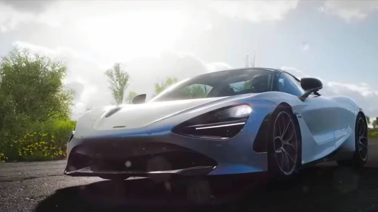 Forza Horizon 5 - sportowy samochód na tle promieni Słońca