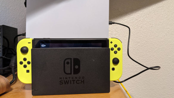 Nintendo Switch podłączone przewodem USB C do PS5