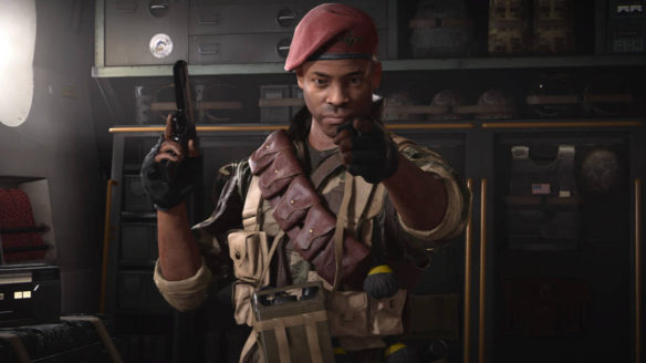 Call of Duty Vanguard - Arthur Kingsley wskazuje palcem na Ciebie, a w drugiej ręce ma pistolet
