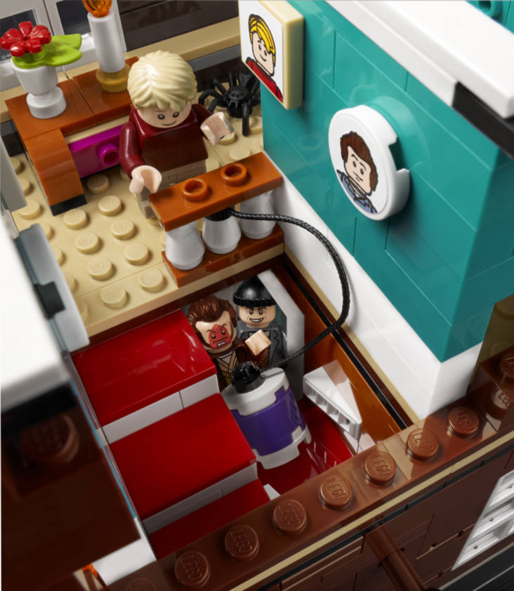 zestaw LEGO - Kevin zrzuca na oprychów przeszkodę i pająka