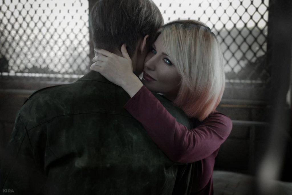 Silent Hill 2 Cosplay - James Sunderland i Maria obejmują się