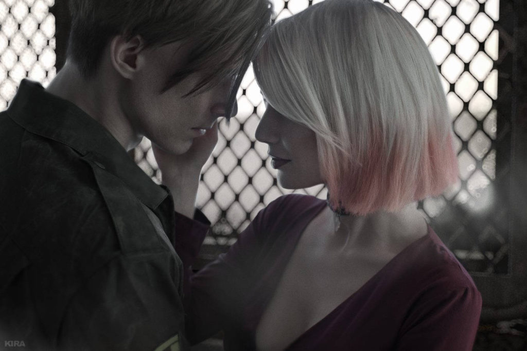 Silent Hill 2 Cosplay - James Sunderland i Maria patrzą sobie w oczy