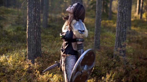 Lada Lyumos cosplay - Aela the Huntress w lesie