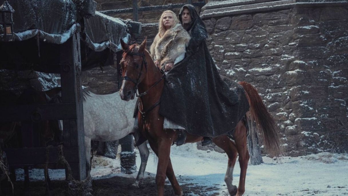 Ciri i Geralt na koniu w serialu Wiedźmin