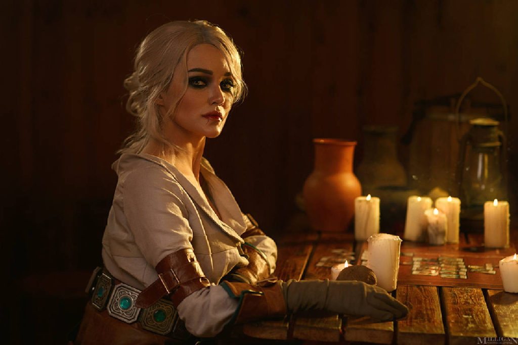 cosplay - Ciri czeka na Geralta przy stole do Gwinta