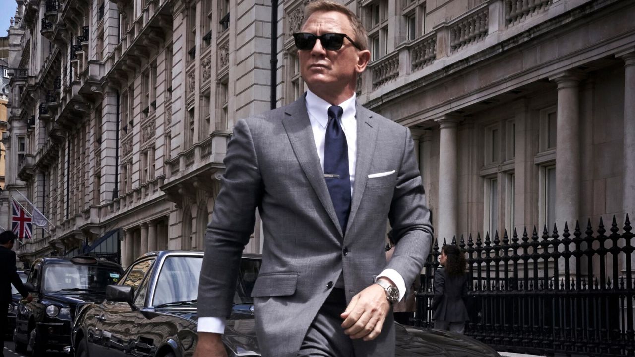 James Bond - po trzydziestce i na trzy kolejne filmy? Spekulacje trwają