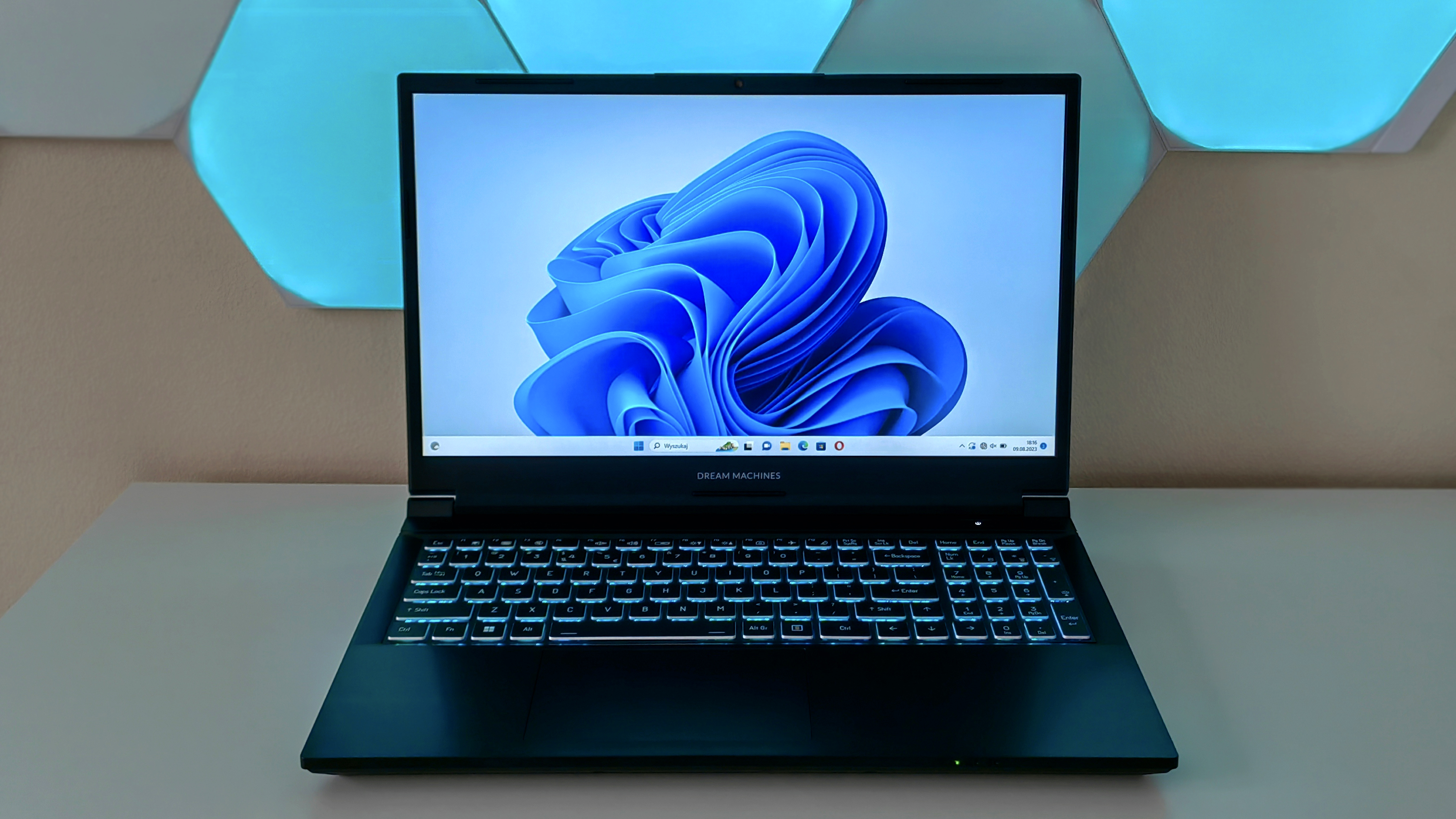 Test laptopa Dream Machines RG4060-15PL36. Szukasz sprzętu pod nadchodzące gry? Oto coś dla Ciebie!